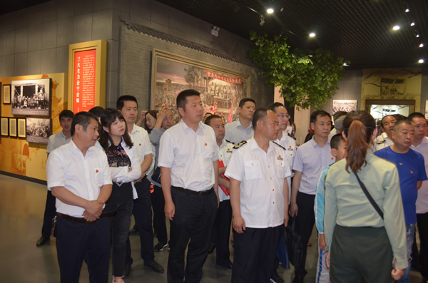 裝備公司黨委開展“不忘初心、牢記使命”主題教育黨日活動